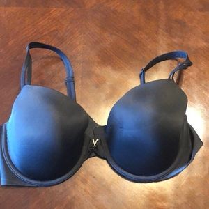 Victoria’s Secret Bra 38D
Push Up, underwire
